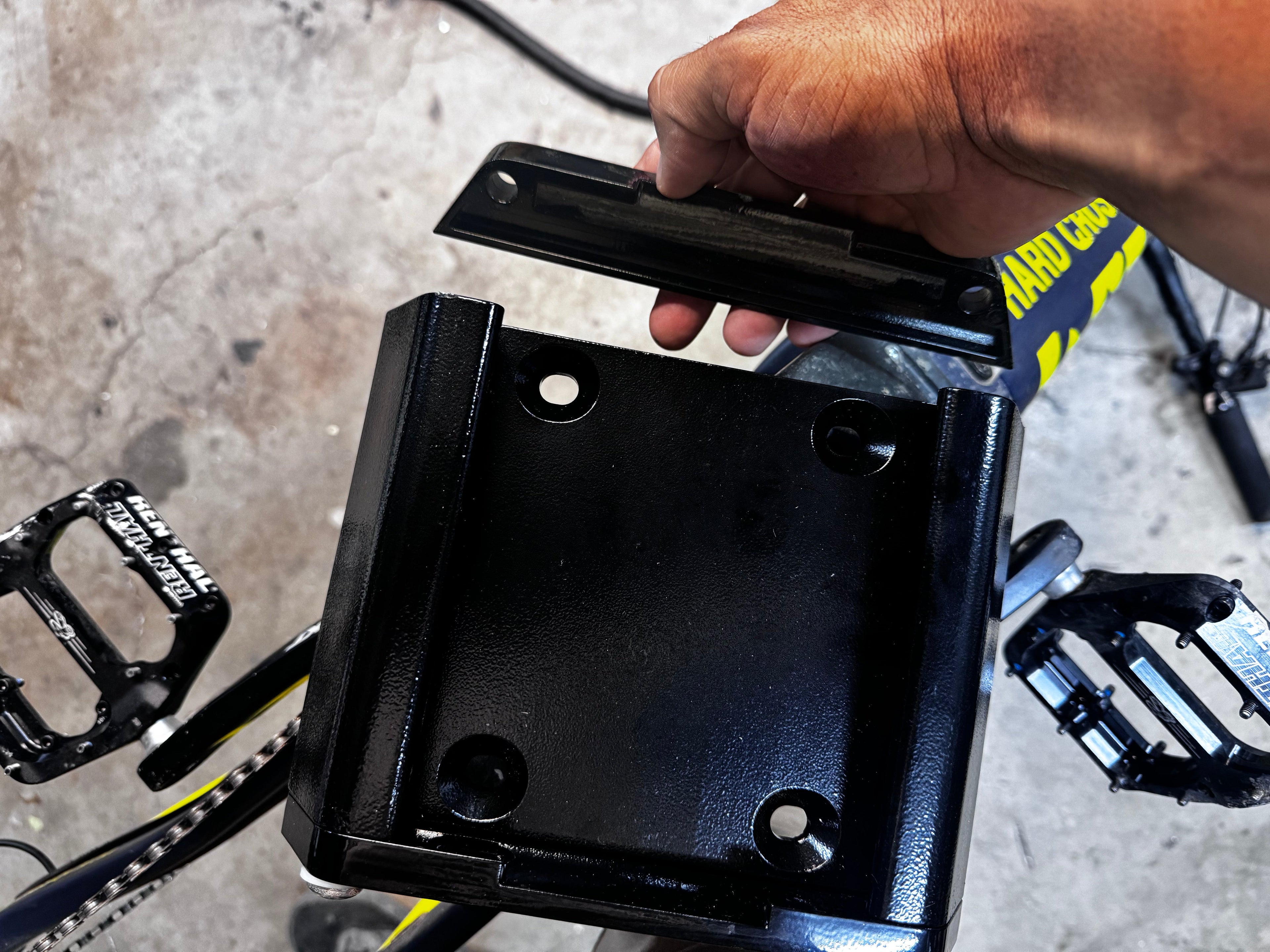 LEWMAR Quick Release Bracket for Vector/Axis Shallow Water Anchors